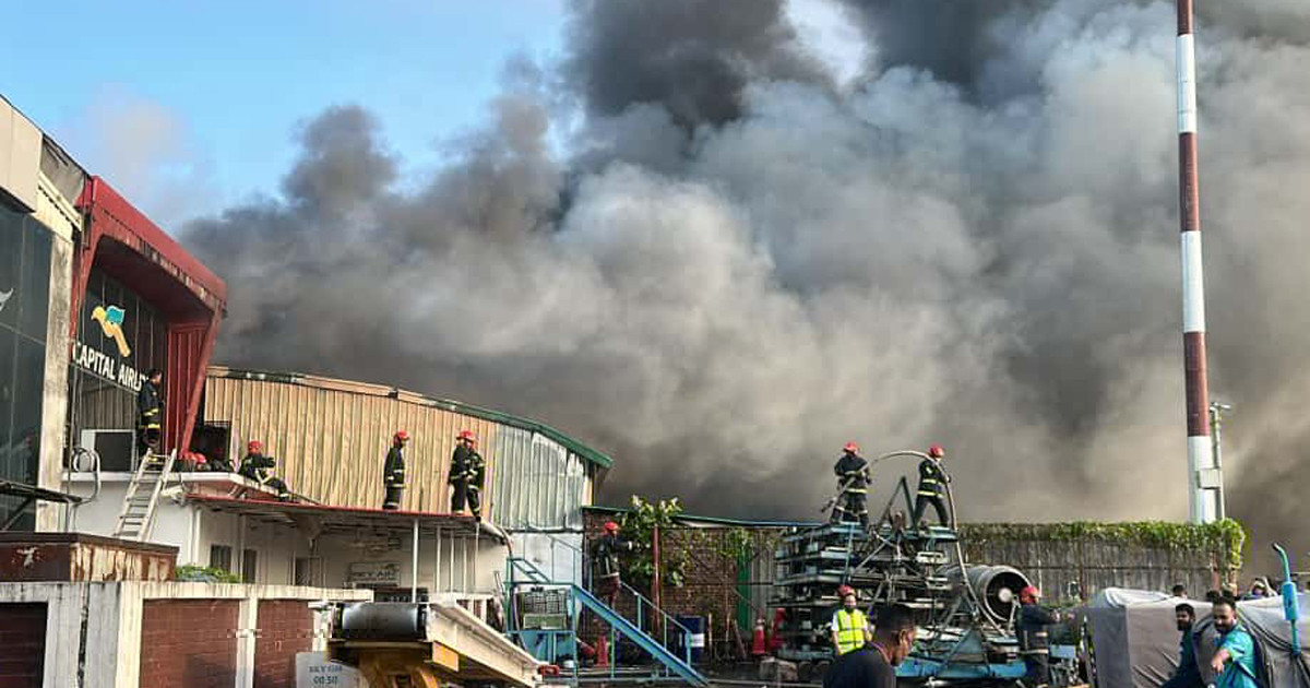 শাহজালাল বিমানবন্দরের কার্গো ভিলেজে আগুন, ফায়ার সার্ভিসের ২৮ ইউনিটের তৎপরতা
