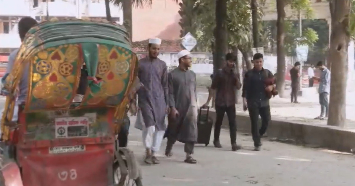 ঢাবিতে ভূমিকম্প আতঙ্কে হল ছাড়ছেন শিক্ষার্থীরা, ৬ ডিসেম্বর পর্যন্ত ক্লাস-পরীক্ষা স্থগিত