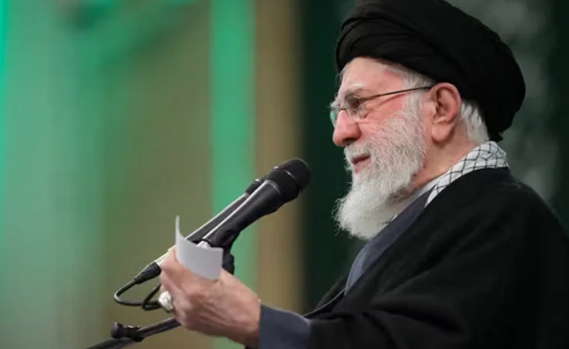 ইরানে বিক্ষোভ দমনে ‘উসকানিদাতাদের’ বিরুদ্ধে কঠোর অবস্থানের নির্দেশ খামেনির