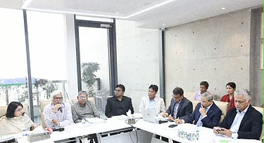 যুক্তরাষ্ট্রের সঙ্গে বাণিজ্যচুক্তি পর্যালোচনার দাবি ব্যবসায়ী ও অর্থনীতিবিদদের